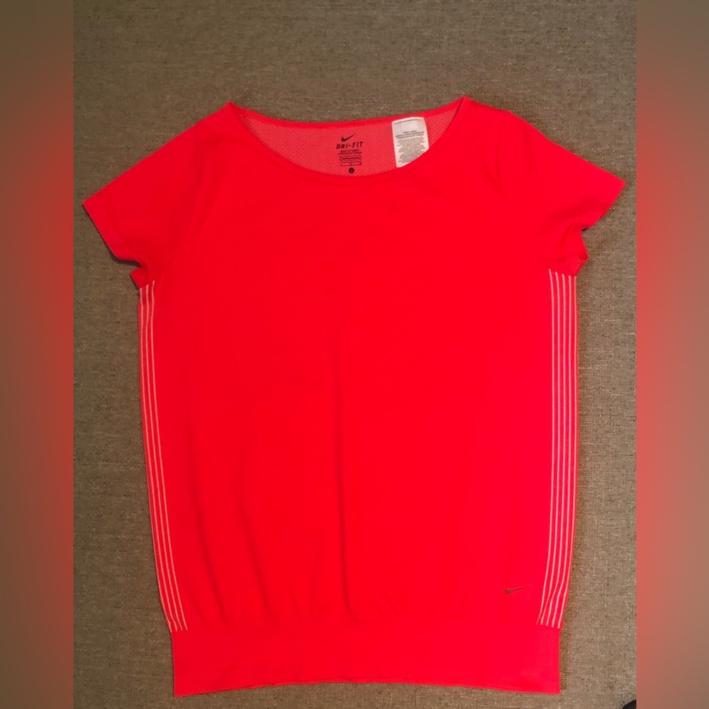 Nike Dri-Fit Tee Coral Size Large